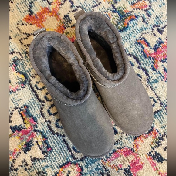 NWT Grey Platform Suede Booties size 8.5. Brand new! - Picture 2 of 5
